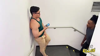 Seguran&ccedil;a flagrou a gente n&atilde;o escada de emerg&ecirc;ncia